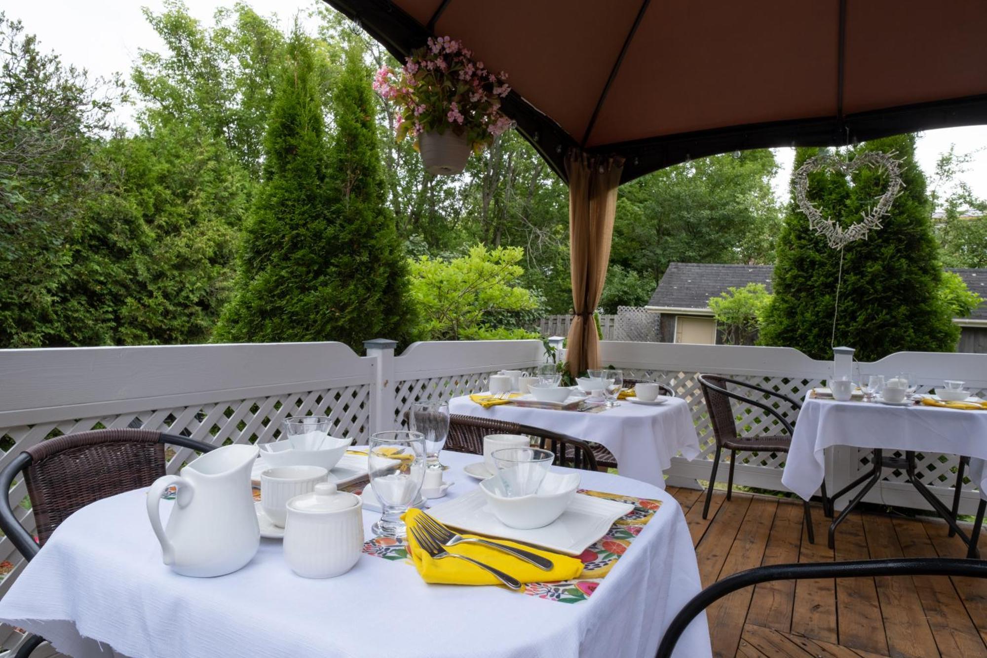Au Coq Du Bonheur Bed and Breakfast Magog Εξωτερικό φωτογραφία